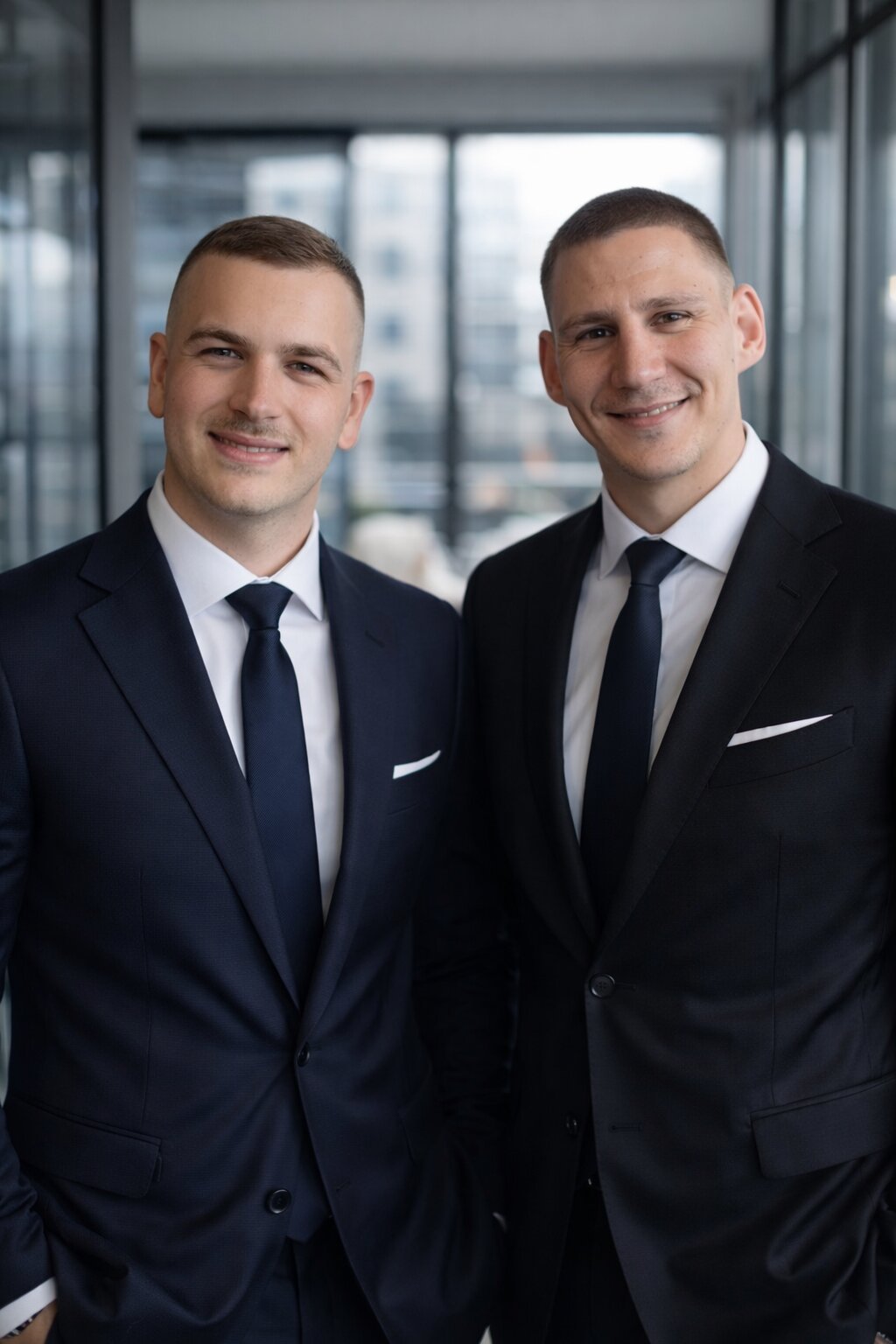 Nico Schmidt und Joshua Bertram, Gründer von S+B Marketing in Soltau
